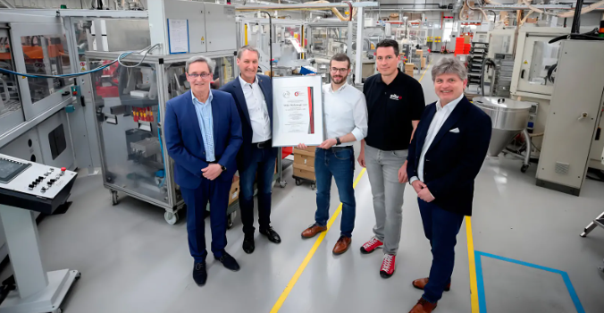 Destornillador de estrella para electricistas en Colombia
Juego de llaves Allen profesional para técnicos colombianos
Alicate de corte reforzado para trabajos eléctricos en Bogotá
Herramientas de mano resistentes para uso industrial en Colombia LA TRADE