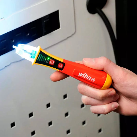 Detector de voltaje Wiha sin contacto, categoría CAT IV, con LED y clip de bolsillo.